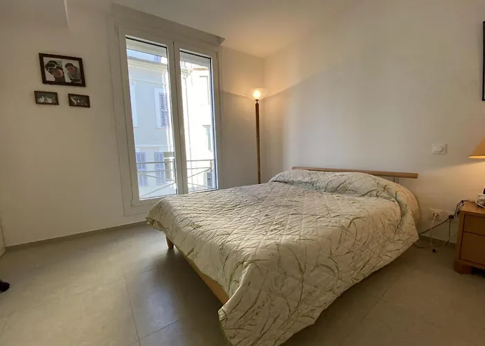 Grand Palais Ant1308