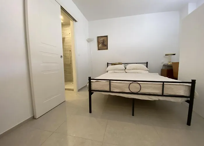 Grand Palais Ant1308