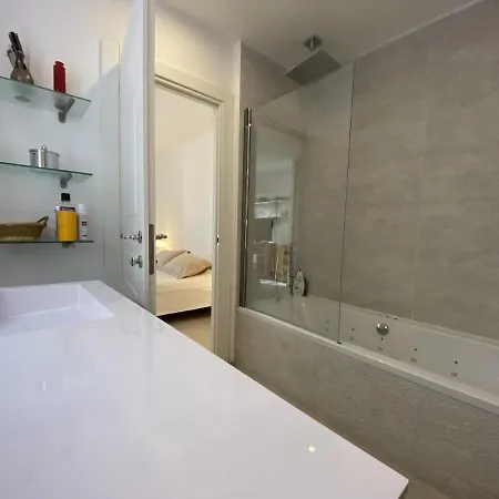 Appartement Grand Palais Ant1308 *